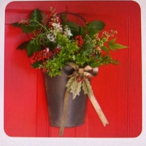 Southern living at Home "Berry & Bow door bucket